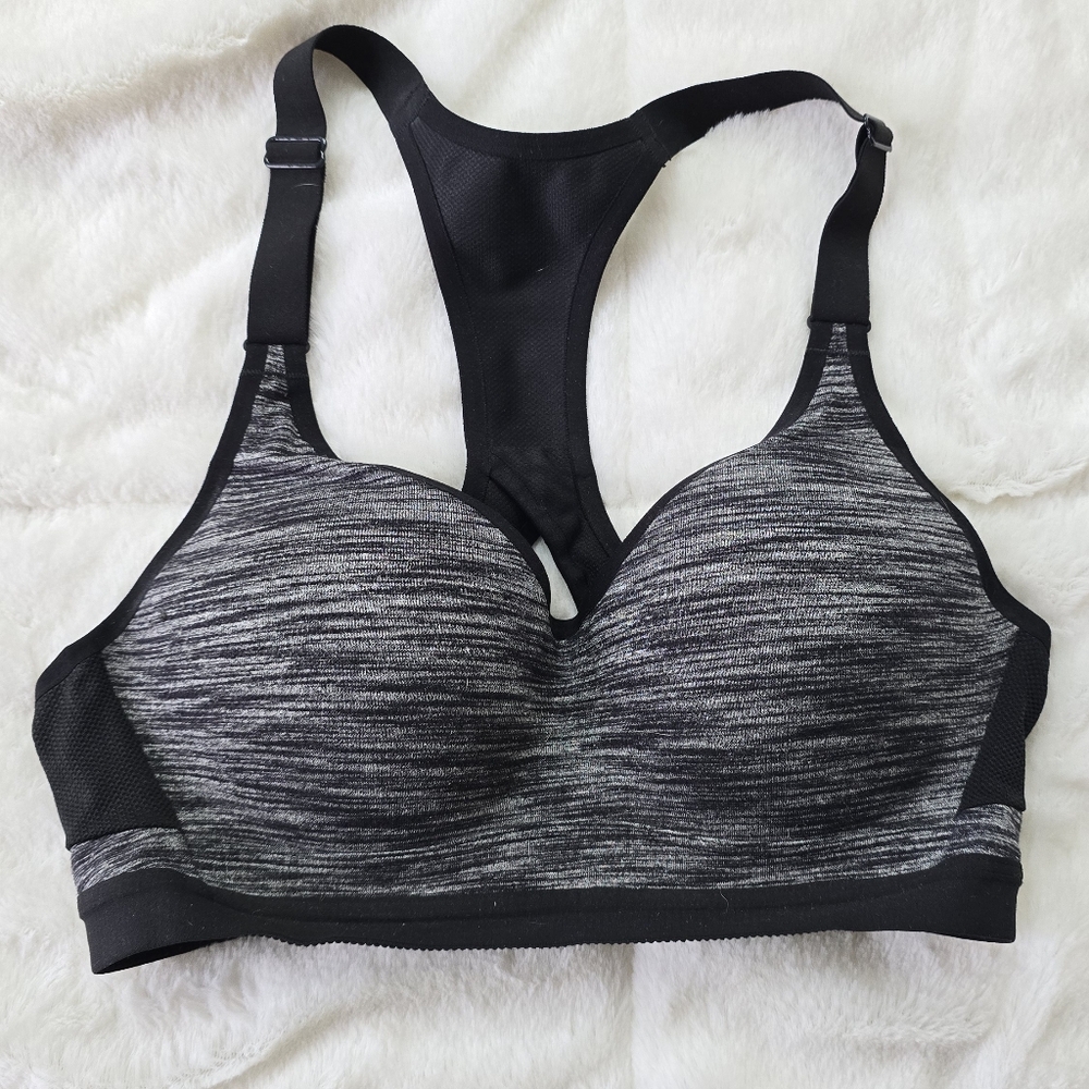 InVictoria's Secret Incredible Sports Bra Size 34B